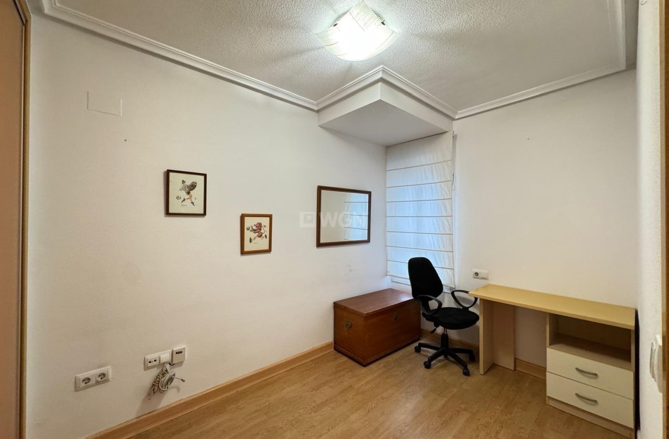 Odsprzedaż - Mieszkanie w bloku - Torrevieja