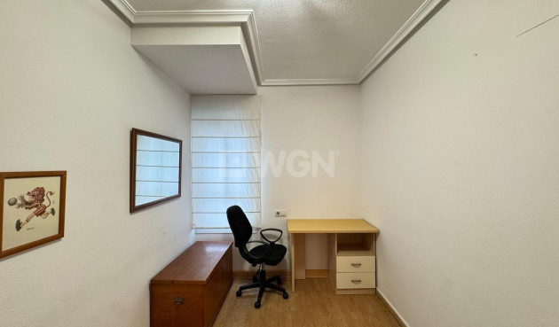 Odsprzedaż - Mieszkanie w bloku - Torrevieja