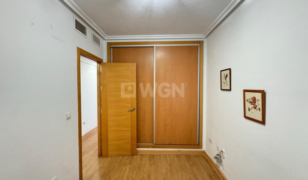 Odsprzedaż - Mieszkanie w bloku - Torrevieja