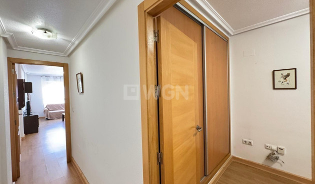 Odsprzedaż - Mieszkanie w bloku - Torrevieja