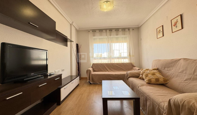 Odsprzedaż - Mieszkanie w bloku - Torrevieja