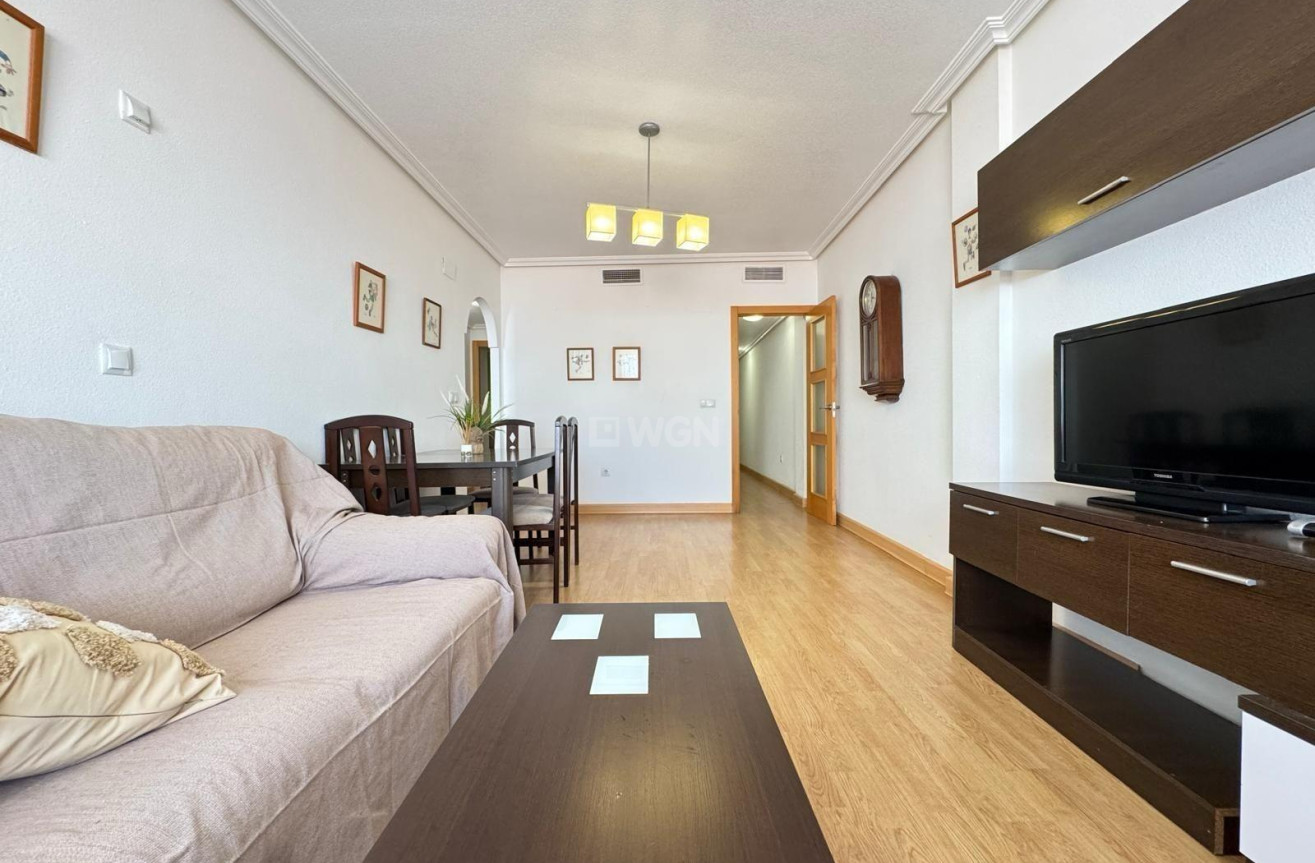 Odsprzedaż - Mieszkanie w bloku - Torrevieja