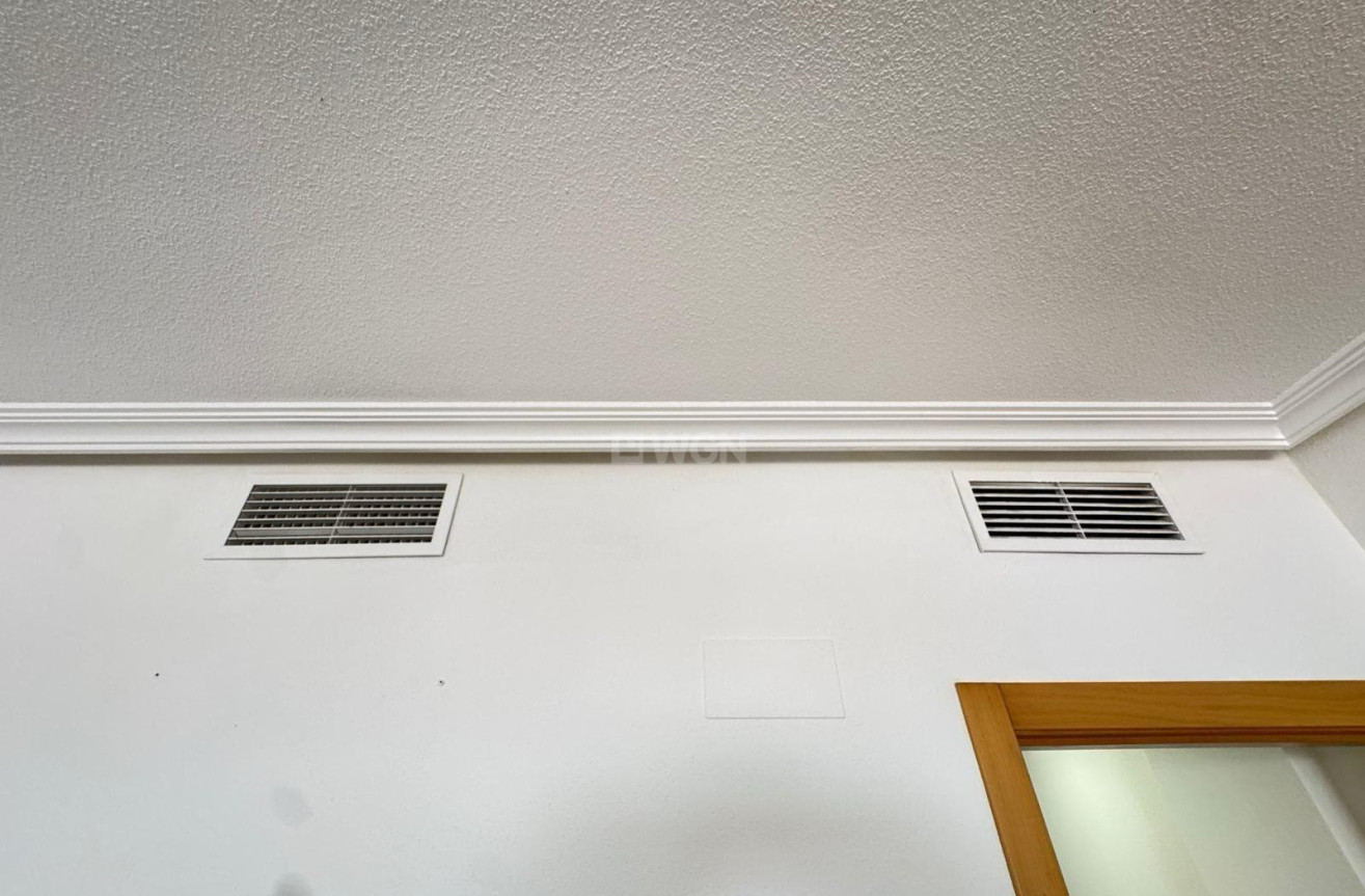 Odsprzedaż - Mieszkanie w bloku - Torrevieja