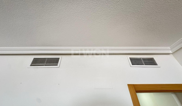 Odsprzedaż - Mieszkanie w bloku - Torrevieja