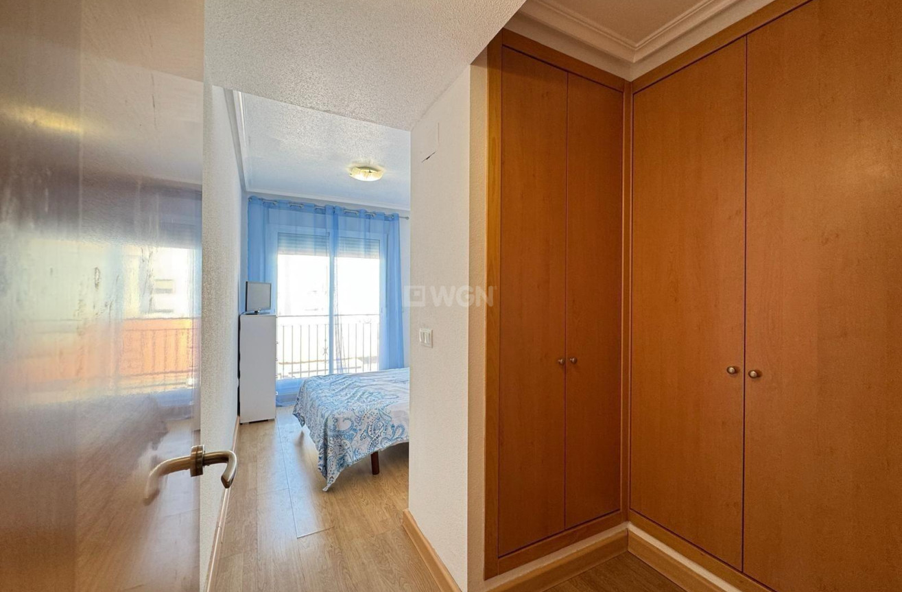 Odsprzedaż - Mieszkanie w bloku - Torrevieja