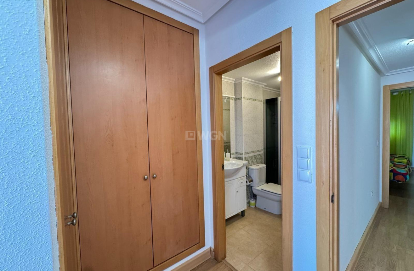 Odsprzedaż - Mieszkanie w bloku - Torrevieja