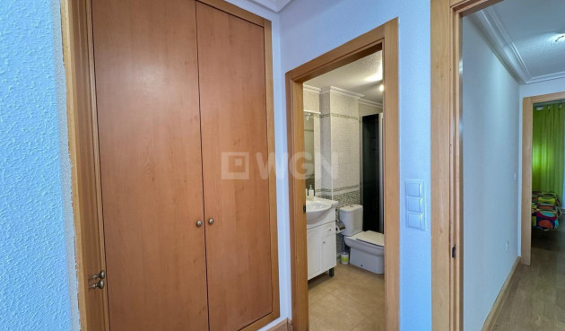 Odsprzedaż - Mieszkanie w bloku - Torrevieja