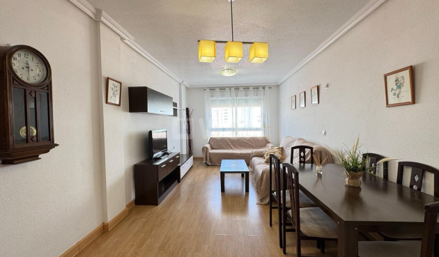 Odsprzedaż - Mieszkanie w bloku - Torrevieja