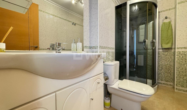 Odsprzedaż - Mieszkanie w bloku - Torrevieja