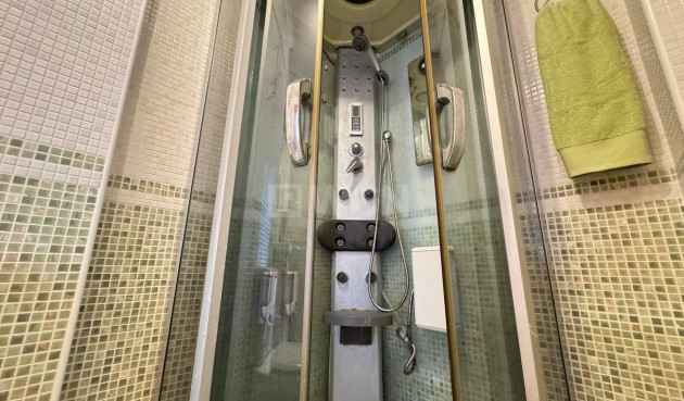 Odsprzedaż - Mieszkanie w bloku - Torrevieja