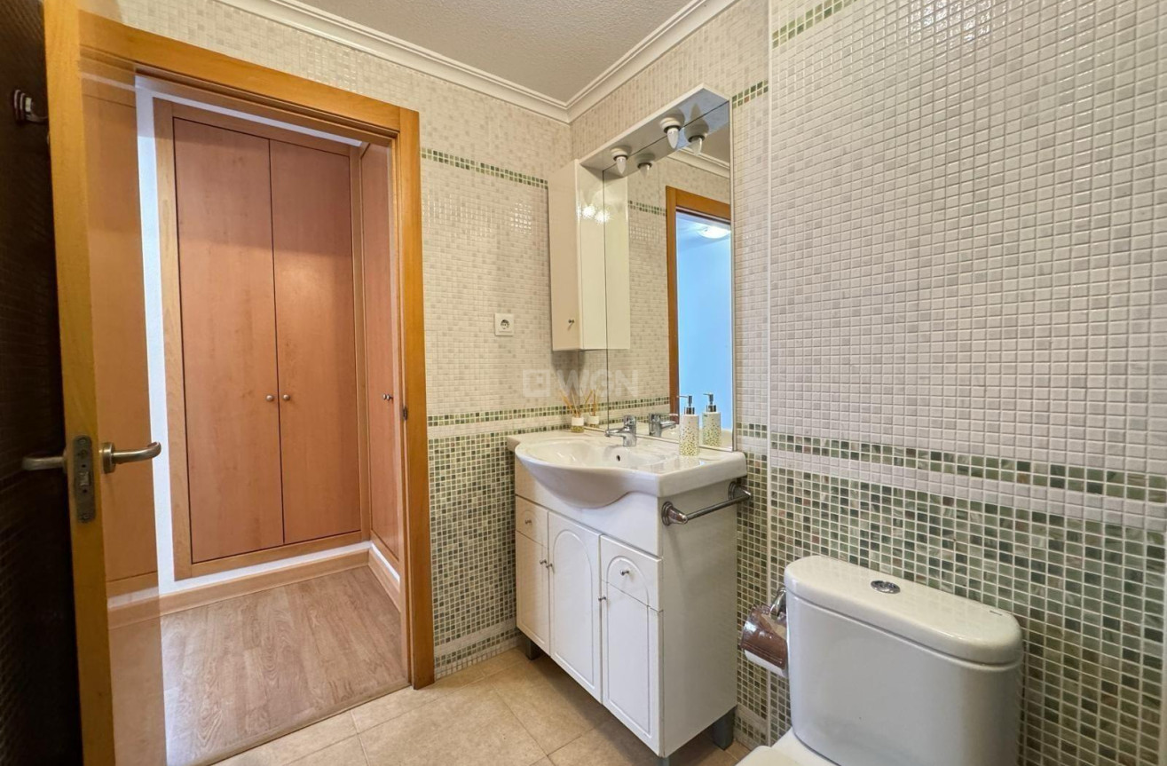 Odsprzedaż - Mieszkanie w bloku - Torrevieja