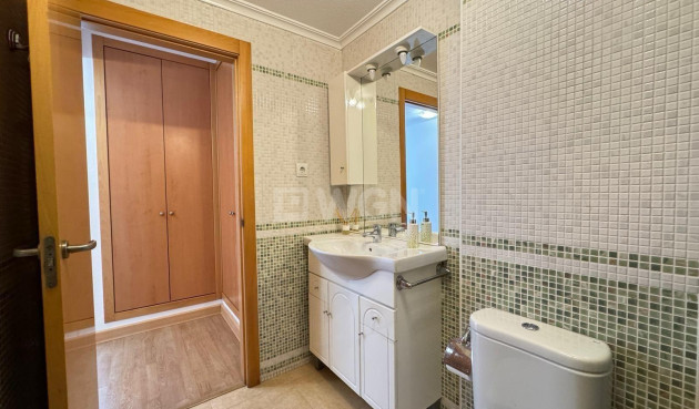 Odsprzedaż - Mieszkanie w bloku - Torrevieja