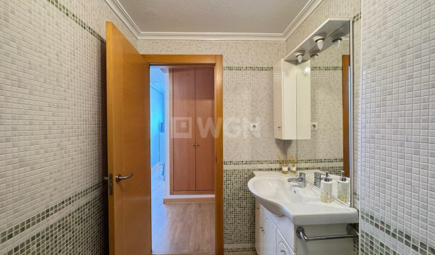 Odsprzedaż - Mieszkanie w bloku - Torrevieja