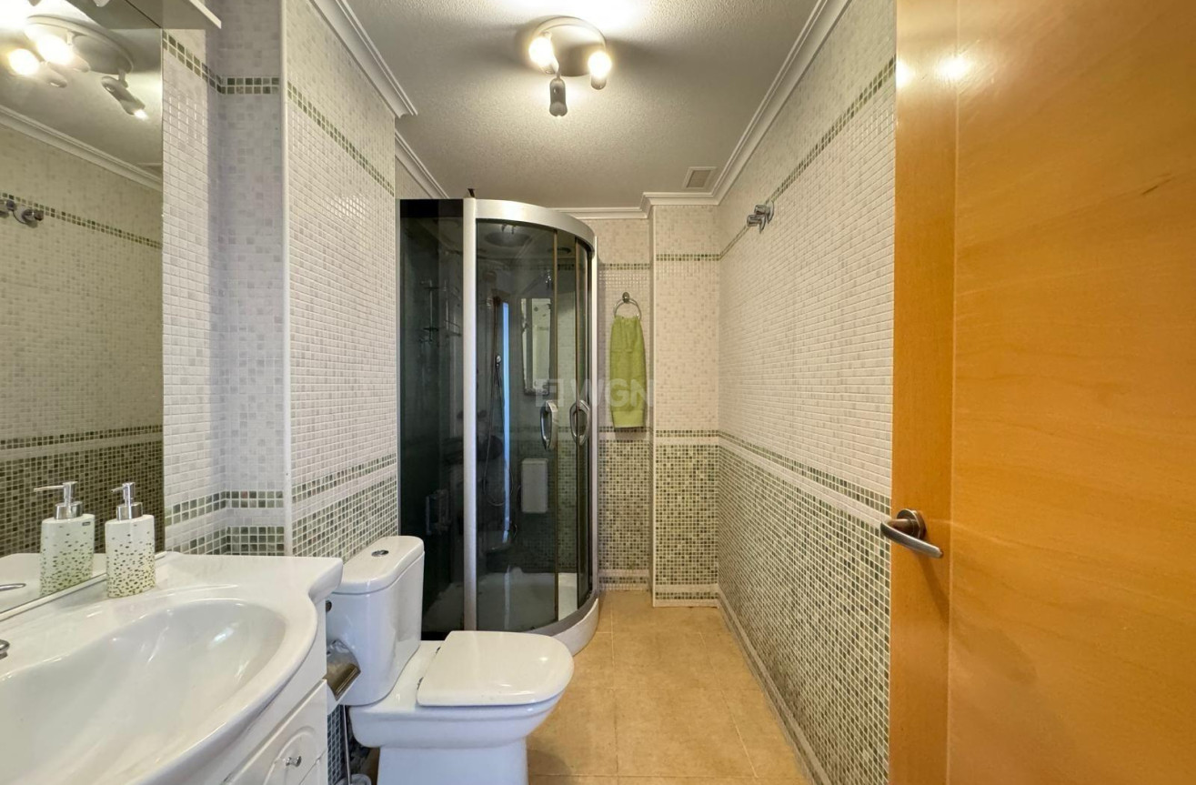 Odsprzedaż - Mieszkanie w bloku - Torrevieja