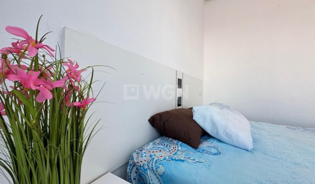 Odsprzedaż - Mieszkanie w bloku - Torrevieja