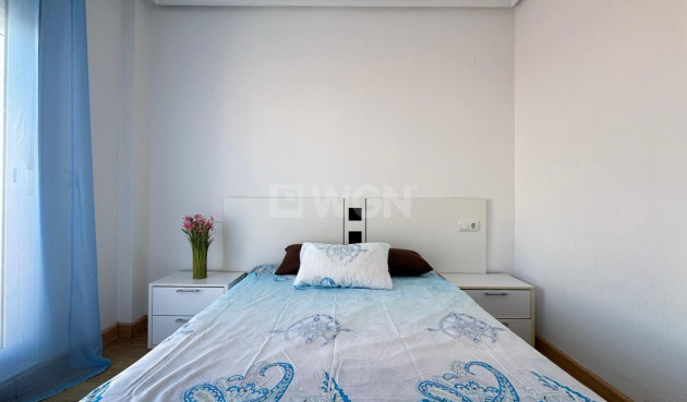 Odsprzedaż - Mieszkanie w bloku - Torrevieja