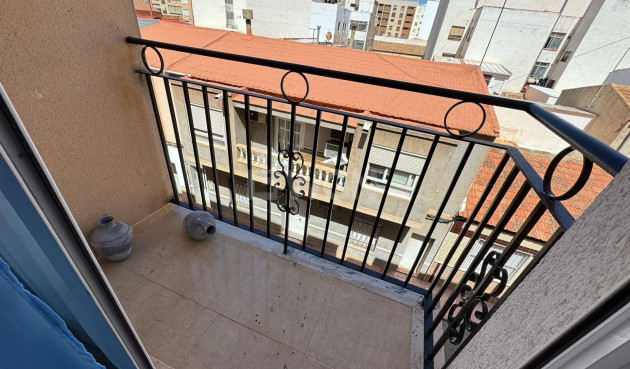 Odsprzedaż - Mieszkanie w bloku - Torrevieja