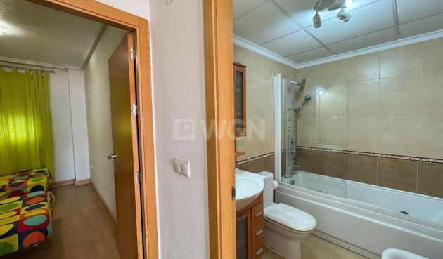 Odsprzedaż - Mieszkanie w bloku - Torrevieja