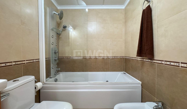 Odsprzedaż - Mieszkanie w bloku - Torrevieja