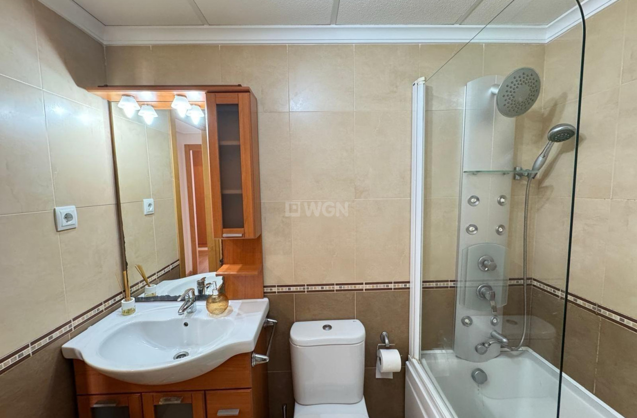 Odsprzedaż - Mieszkanie w bloku - Torrevieja