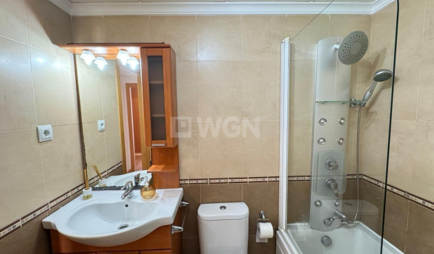 Odsprzedaż - Mieszkanie w bloku - Torrevieja