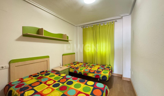 Odsprzedaż - Mieszkanie w bloku - Torrevieja