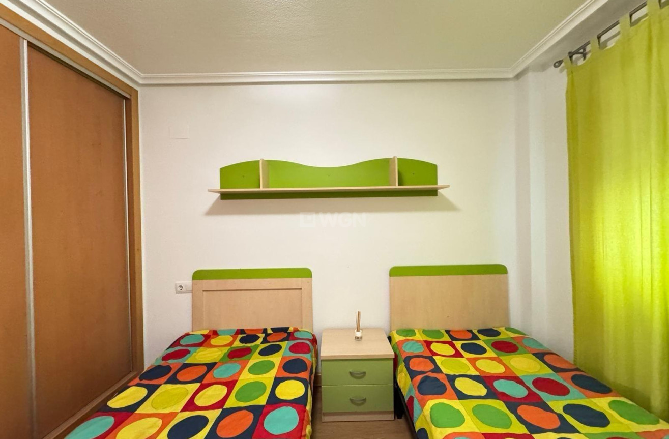 Odsprzedaż - Mieszkanie w bloku - Torrevieja