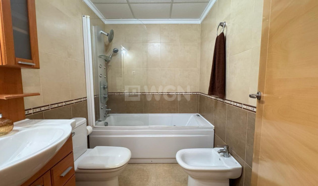 Odsprzedaż - Mieszkanie w bloku - Torrevieja