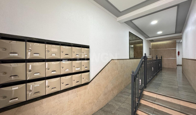 Odsprzedaż - Mieszkanie w bloku - Torrevieja