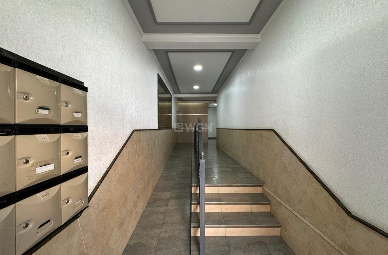 Odsprzedaż - Mieszkanie w bloku - Torrevieja