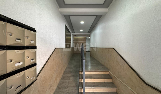 Odsprzedaż - Mieszkanie w bloku - Torrevieja