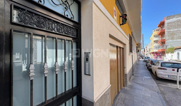 Odsprzedaż - Mieszkanie w bloku - Torrevieja