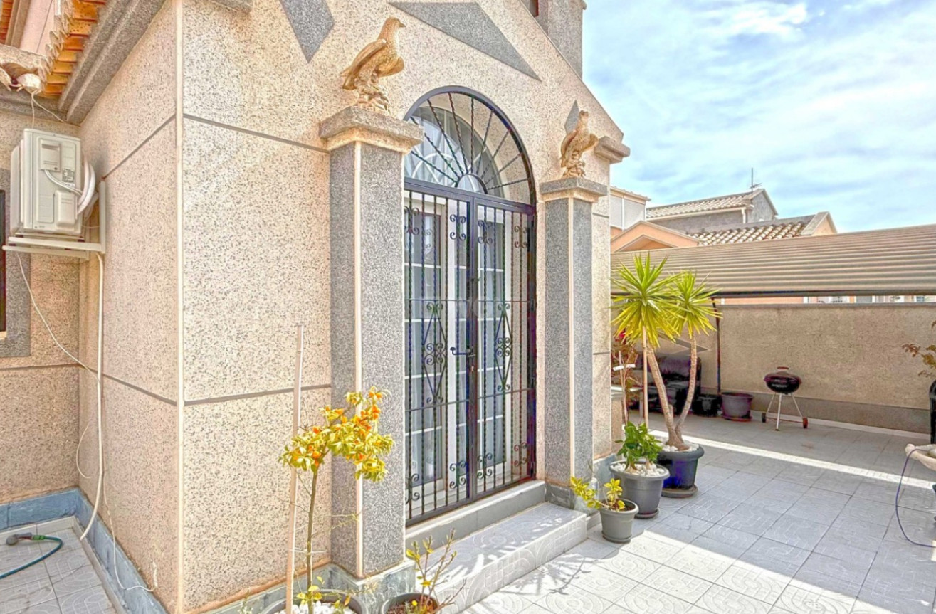 Odsprzedaż - Kamienica - Torrevieja - Costa Blanca