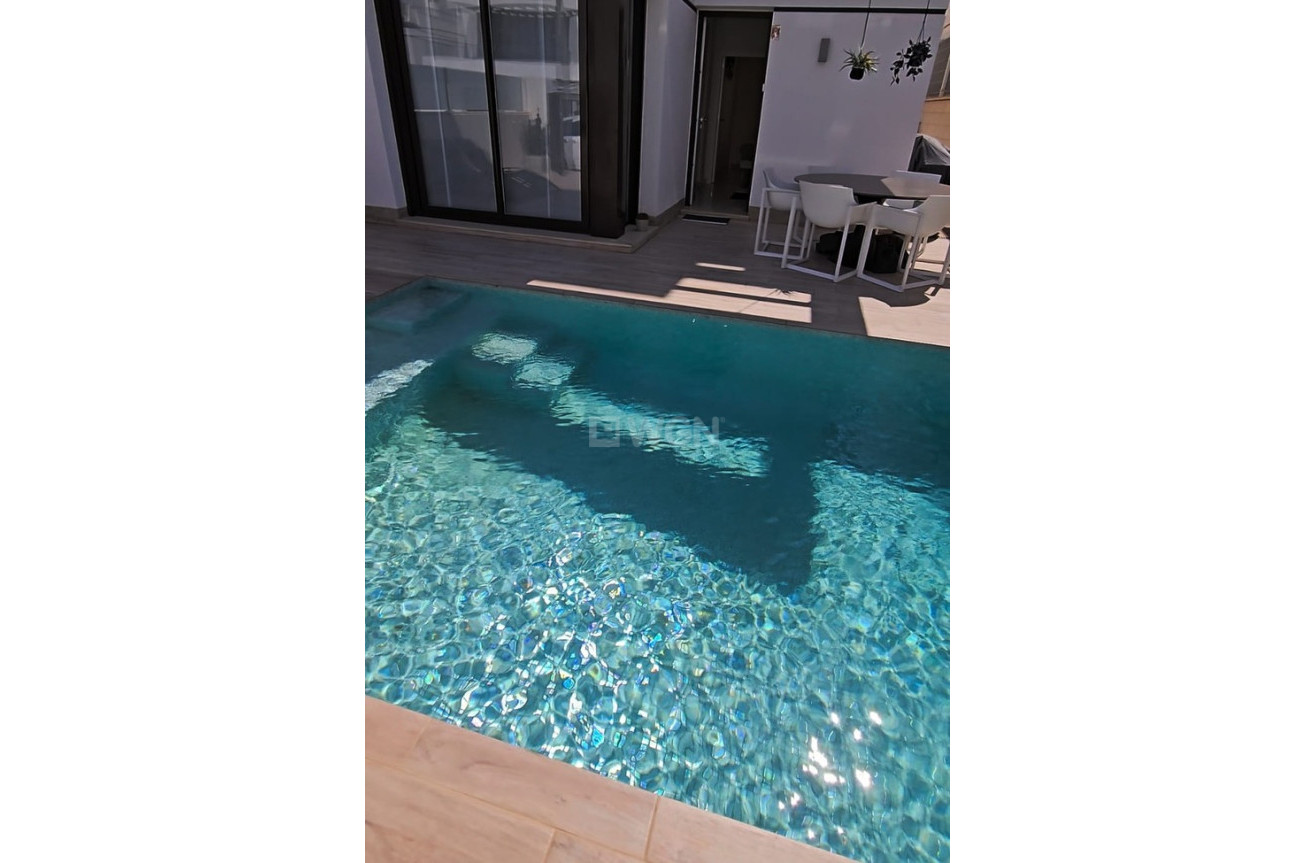 Wiederverkauf - Semi Detached - Villamartin - Costa Blanca