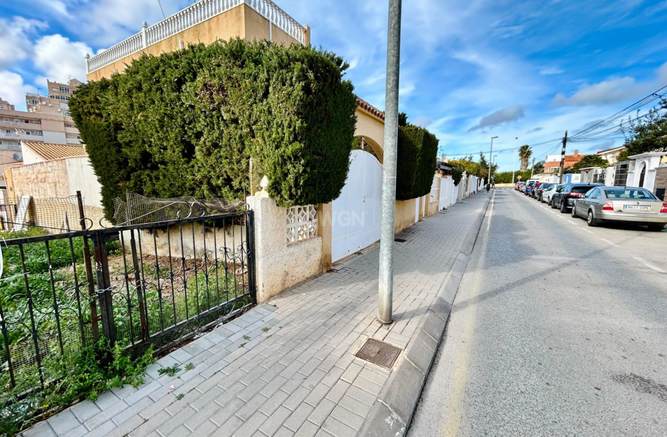 Resale - Plot / Land - Torrevieja - Costa Blanca