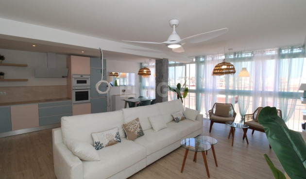 Resale - Penthouse - Lo Pagan - Villananitos