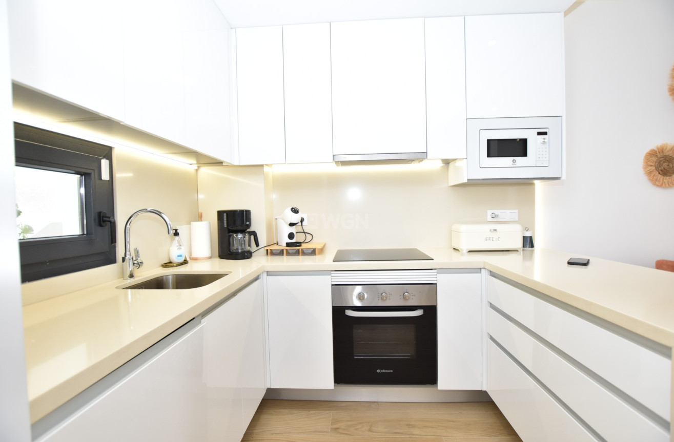 Odsprzedaż - Mieszkanie w bloku - Torrevieja - Costa Blanca