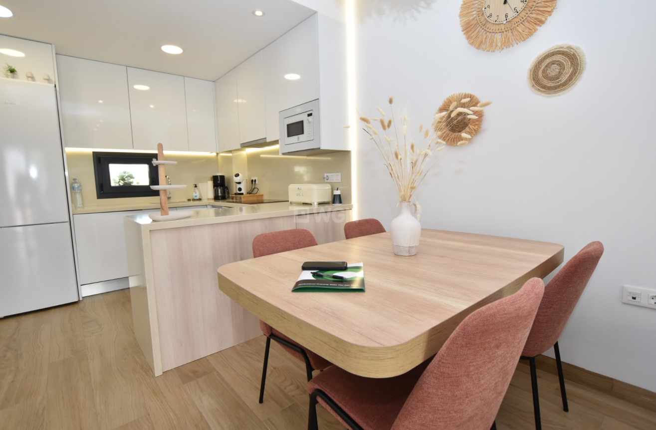 Odsprzedaż - Mieszkanie w bloku - Torrevieja - Costa Blanca