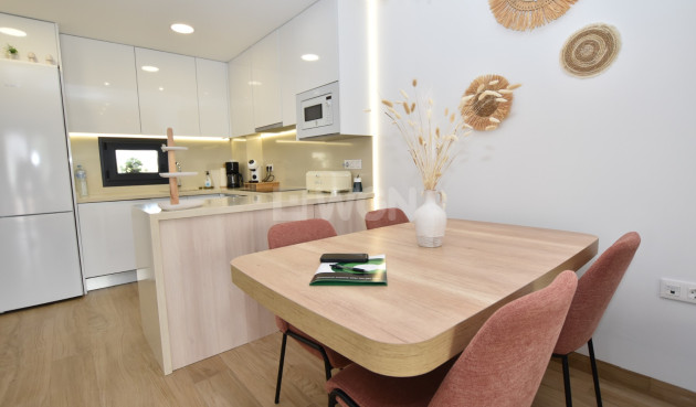 Odsprzedaż - Mieszkanie w bloku - Torrevieja - Costa Blanca