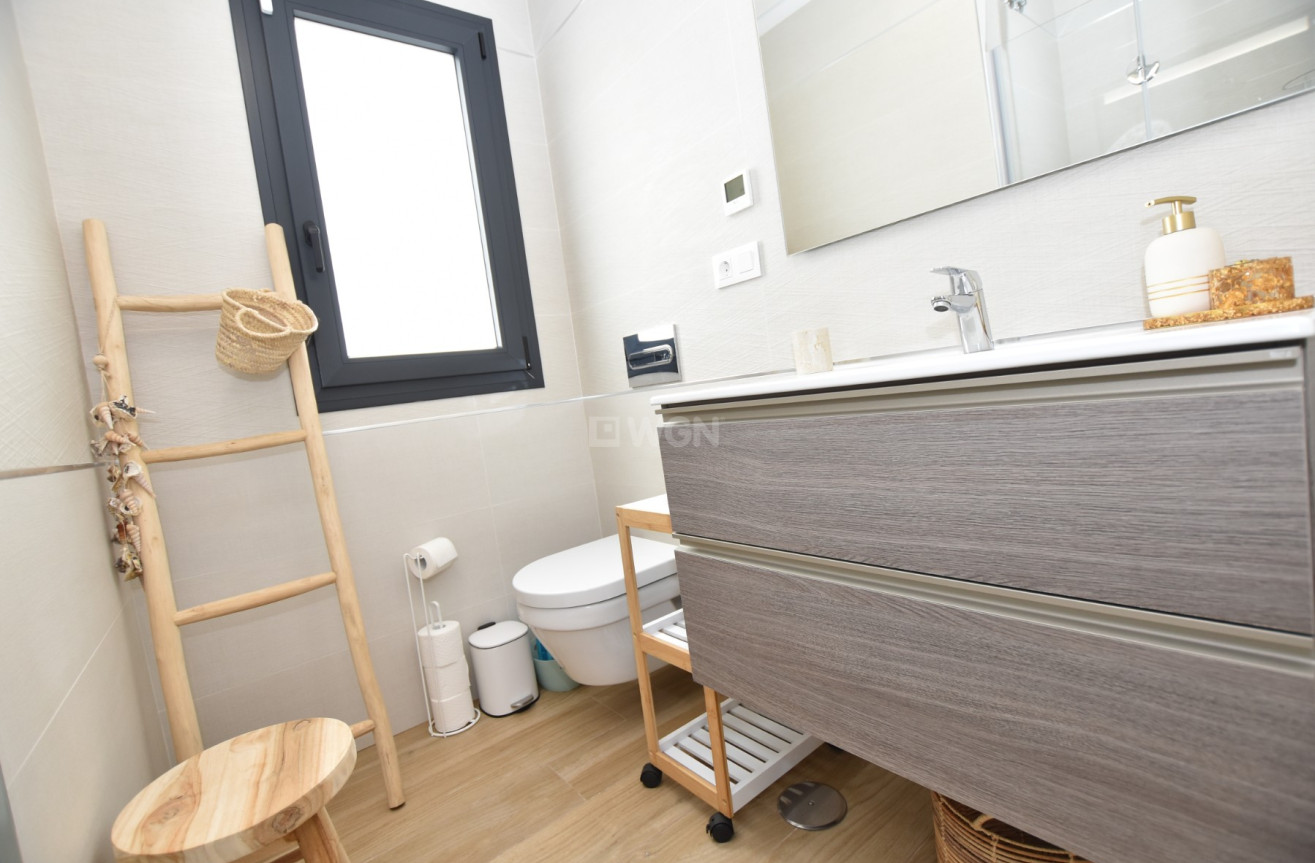 Odsprzedaż - Mieszkanie w bloku - Torrevieja - Costa Blanca