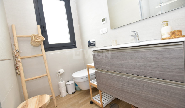 Odsprzedaż - Mieszkanie w bloku - Torrevieja - Costa Blanca