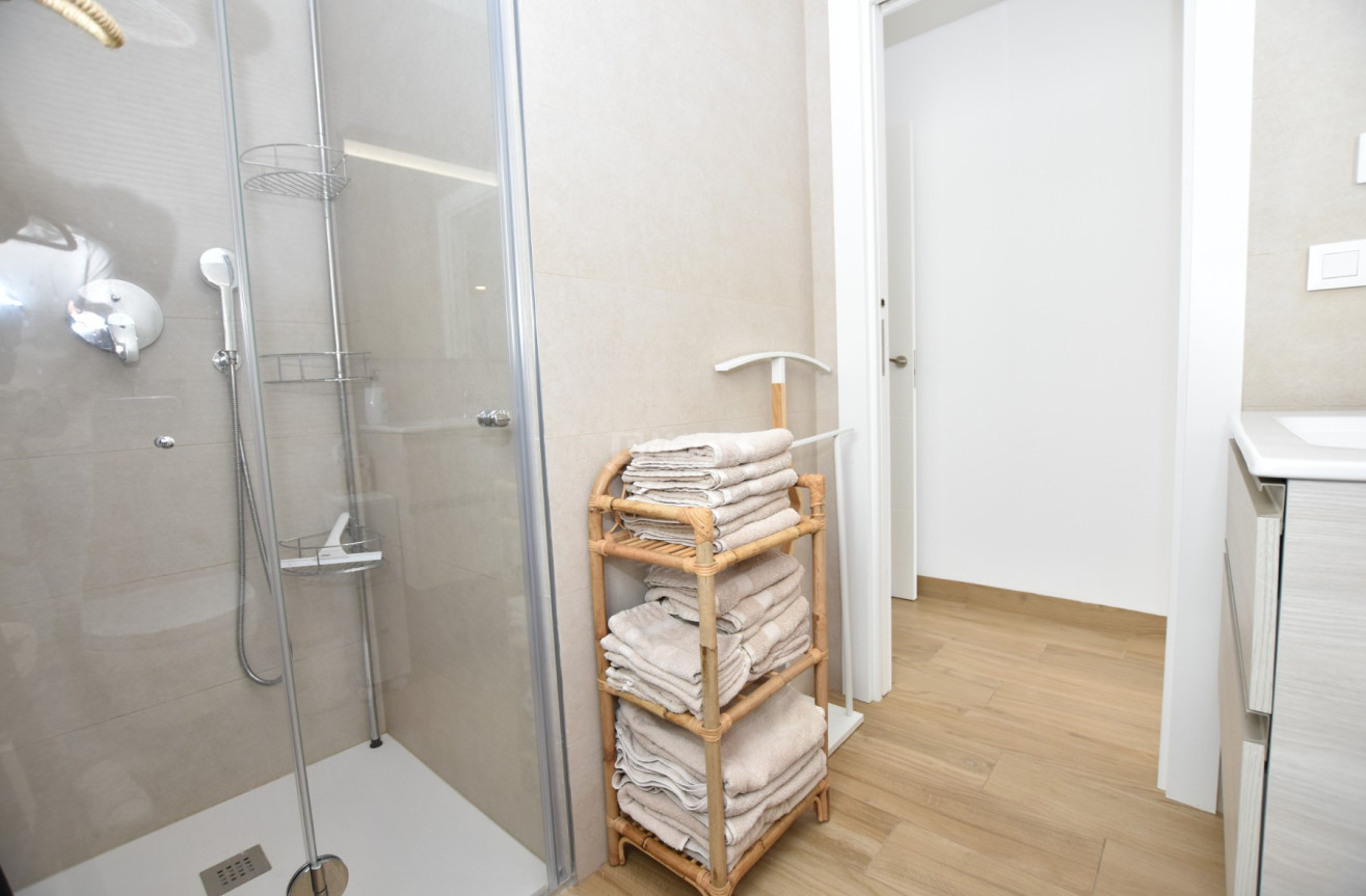 Odsprzedaż - Mieszkanie w bloku - Torrevieja - Costa Blanca