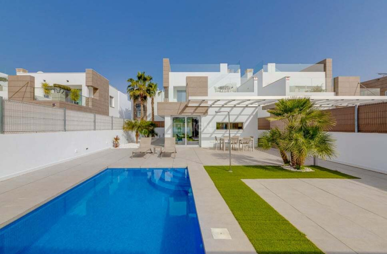 Resale - Villa - El Raso - Guardamar del Segura