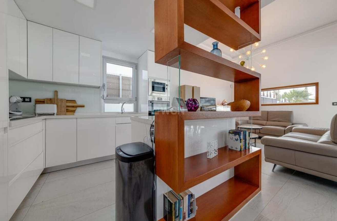 Resale - Villa - El Raso - Guardamar del Segura