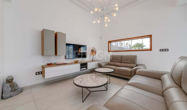 Resale - Villa - El Raso - Guardamar del Segura