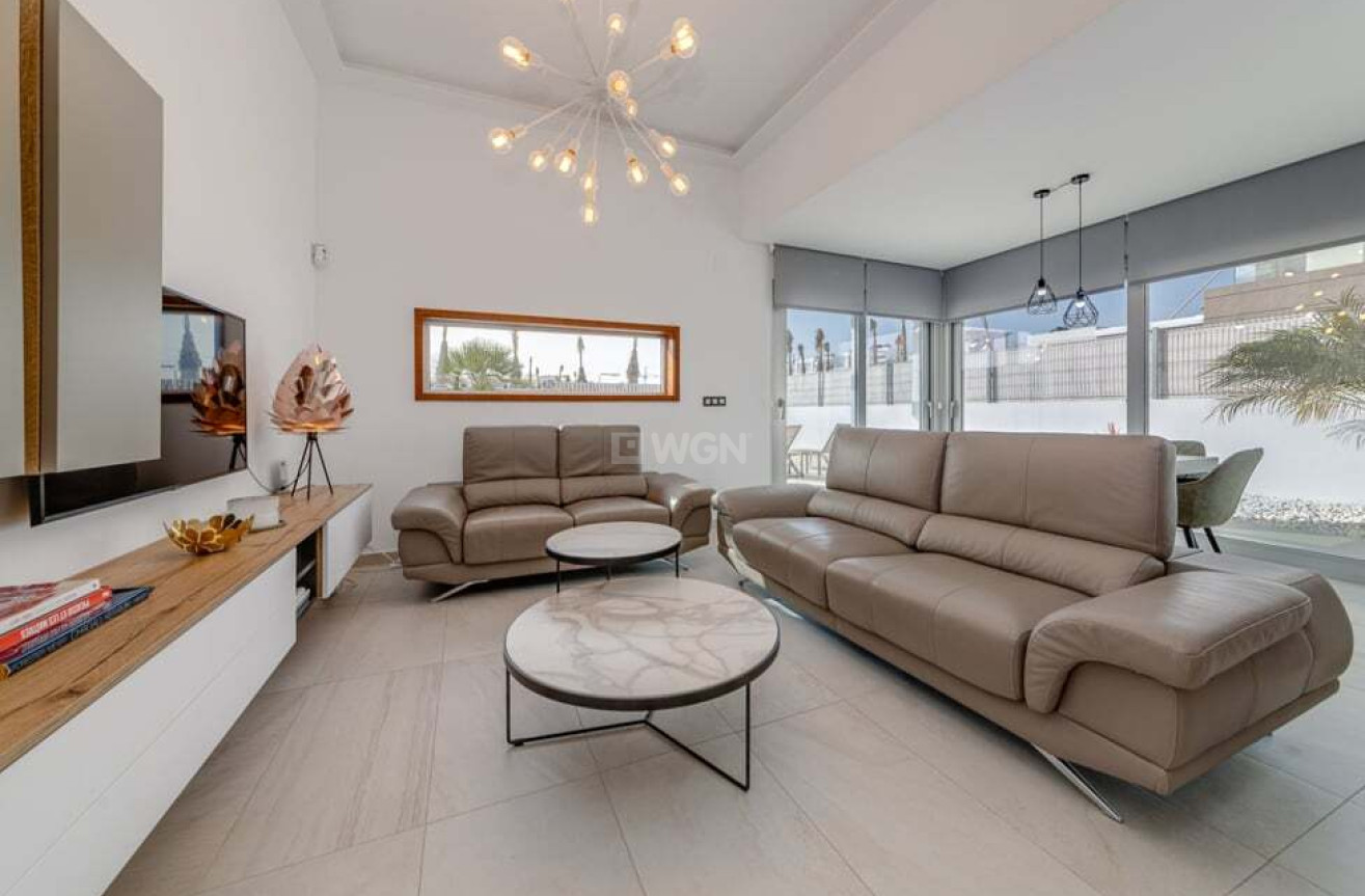 Resale - Villa - El Raso - Guardamar del Segura