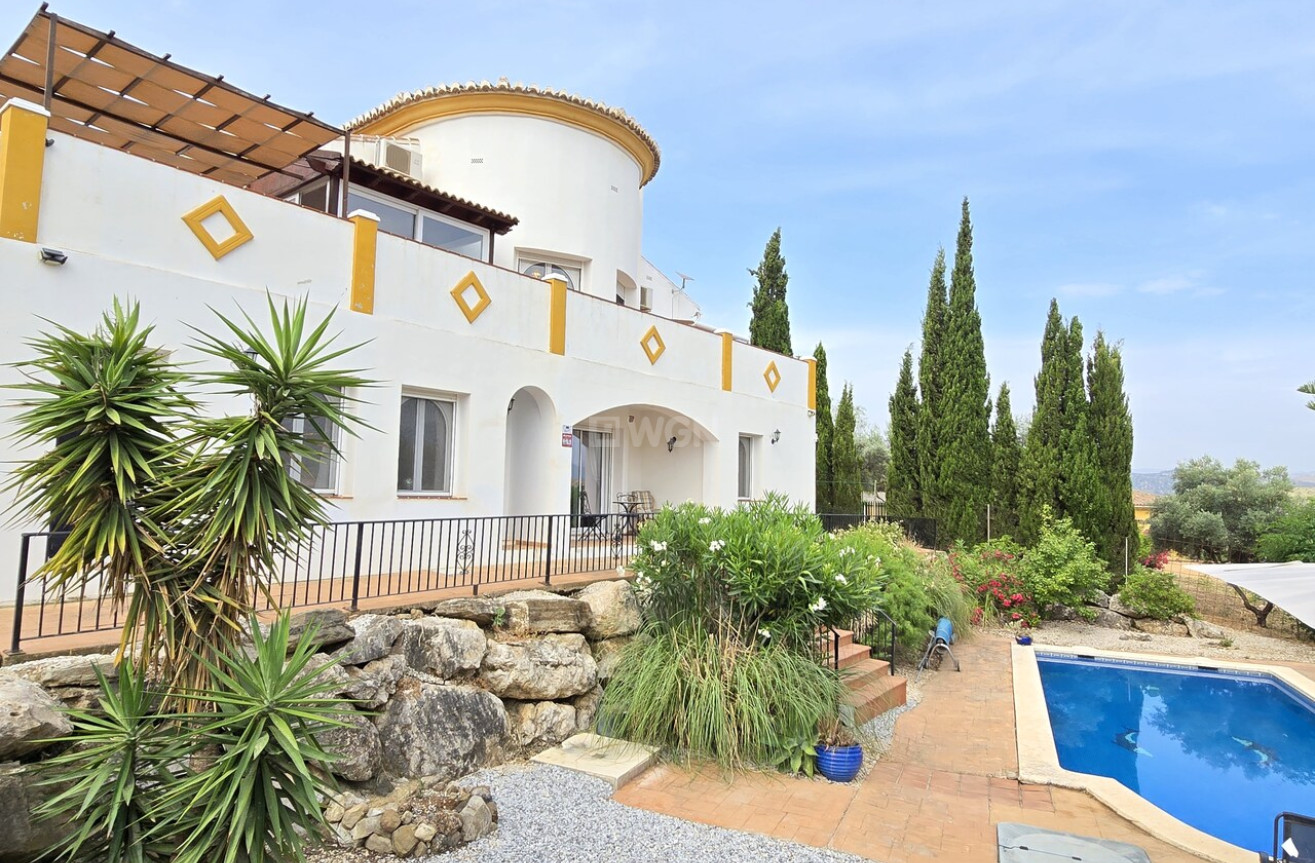 Odsprzedaż - Villa - Alcaucín - Inland