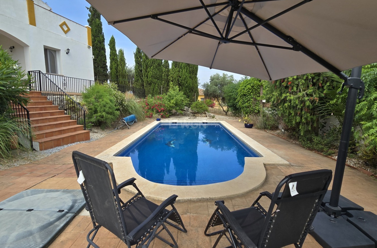 Odsprzedaż - Villa - Alcaucín - Inland