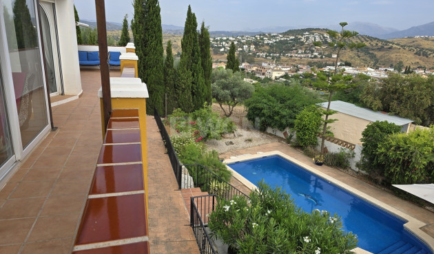 Odsprzedaż - Villa - Alcaucín - Inland