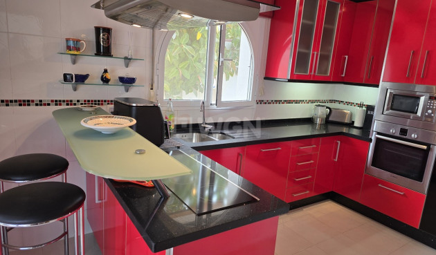 Odsprzedaż - Villa - Alcaucín - Inland